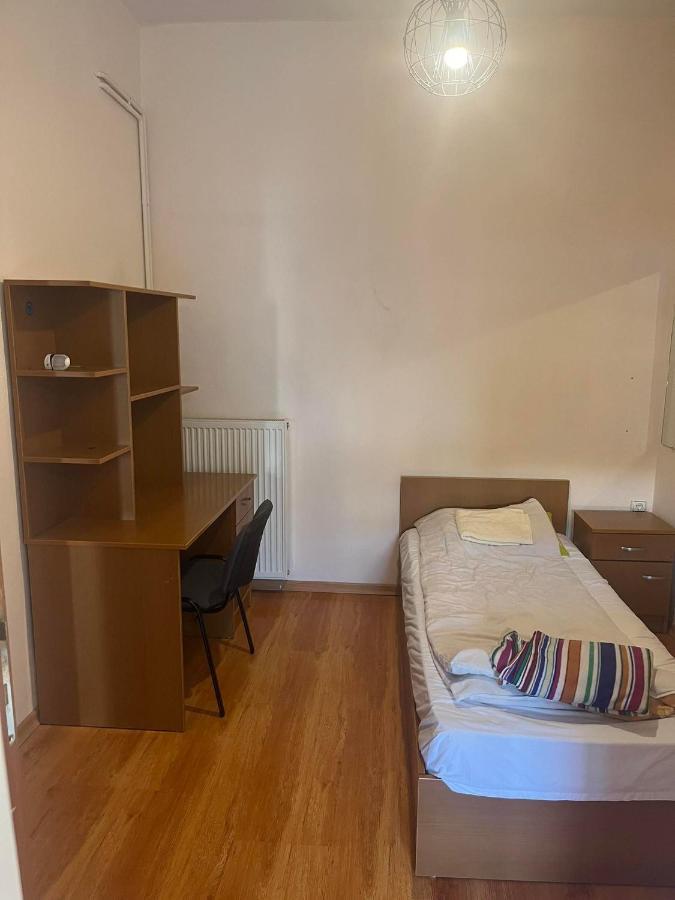 Two Bedroom In Historical Area דירה